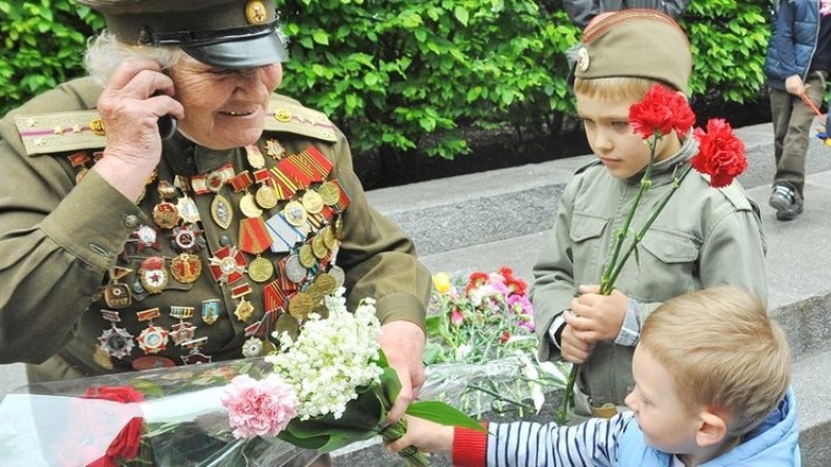 9 мая для детей дошкольного. Ветераны и дети. День Победы для дошкольников. Дети войны. Дети дошкольники 9 мая.