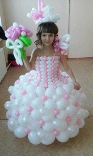 Пчелка из воздушных шаров в платье