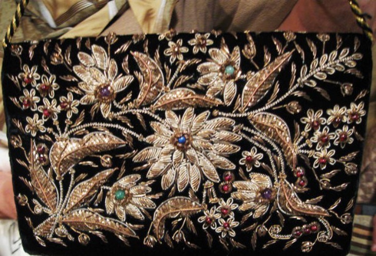 Ткань украшенная вышитыми священными изображениями. Ткань украшенная вышитыми священными изображениями. Церковное золотное шитье 19 век. Ткань украшенная вышитыми священными изображениями. Ткань украшенная вышитыми священными изображениями.