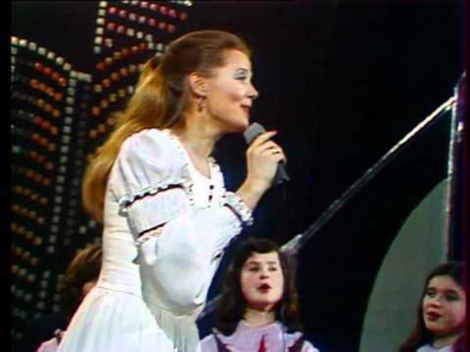 а по камушкам (наташа королёва). песня а по камушкам речка бежит. людмила сенчина 1978. людмила звездогляд золушка.